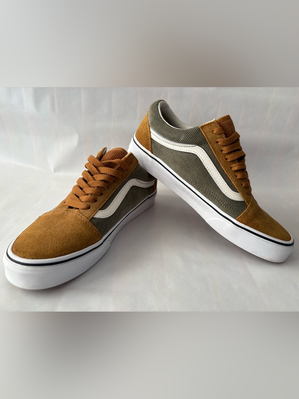 Vans Men's Low-Top Sneakers in Olive Green and Rust